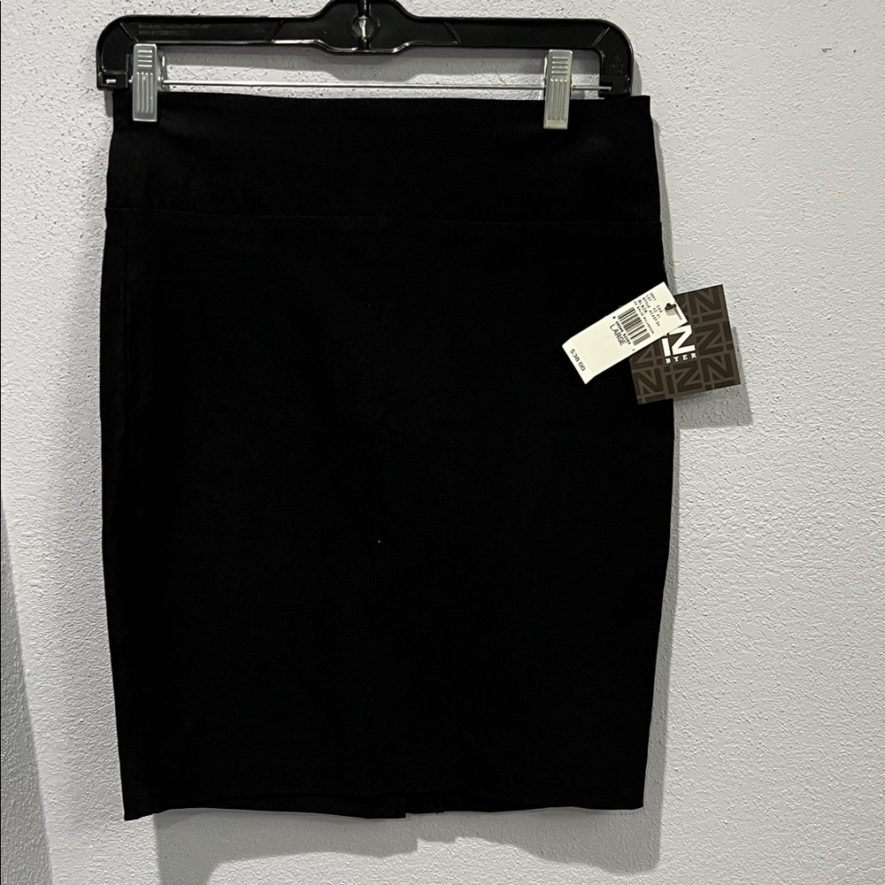 Iz Byer Women’s Classic Pull-On Black Pencil Knee Length Skirt, Size L